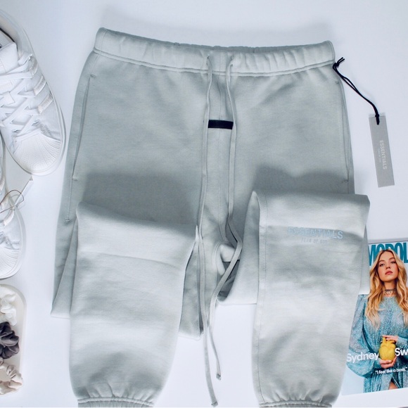 FEAR OF GOD ESSENTIALS SSENSE Exclusive ‘Concrete’ Sweatpants - Picture 2 of 4